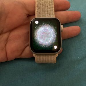 Apple Watch Series 4 Nike+* Silver with White band